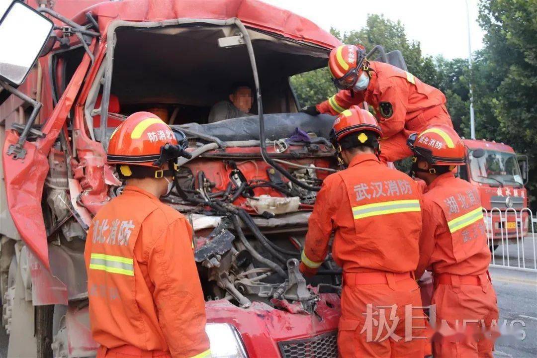 洪湖车祸事件震惊全城，最新新闻报道汇总